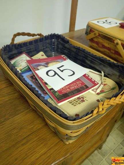 Longaberger 1996 Collector's Club Edition Basket image