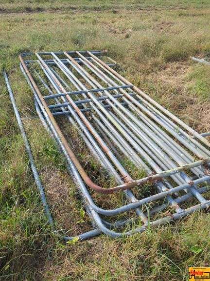 Metal Cattle Fencing Panels image