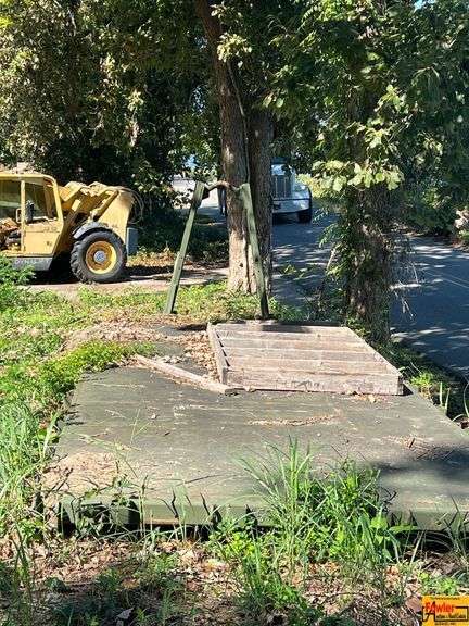 (2) Flat Racks - Works With Lots #180 & #103 (located at River Road, Buyer is responsible for moving.) image