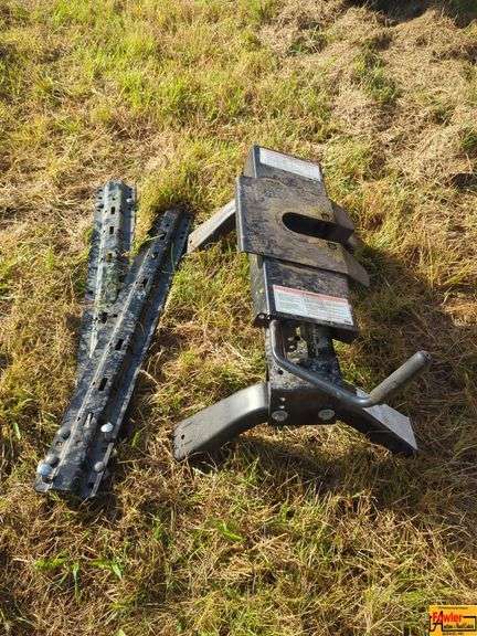 Fifth Wheel Hitch and Rails image