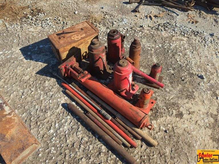 Hydraulic Bottle Jacks & Metal Tool Box image
