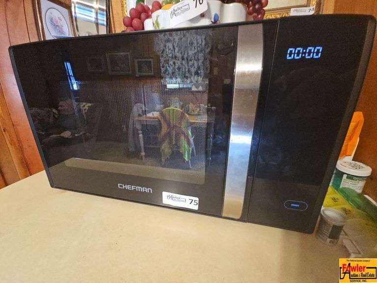 Chefman Microwave image