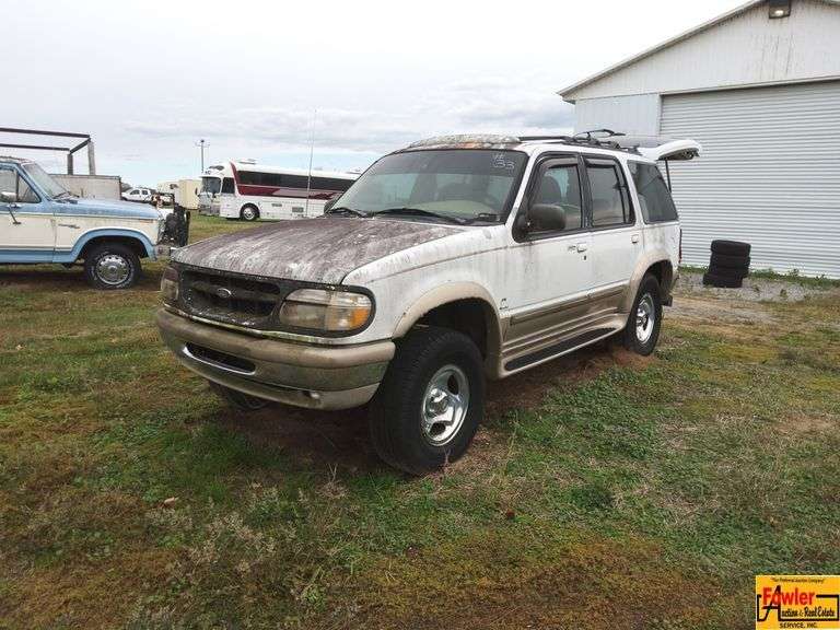 Eddie Bauer Ford Explorer for parts only - has no engine; Bill Of Sale Only image