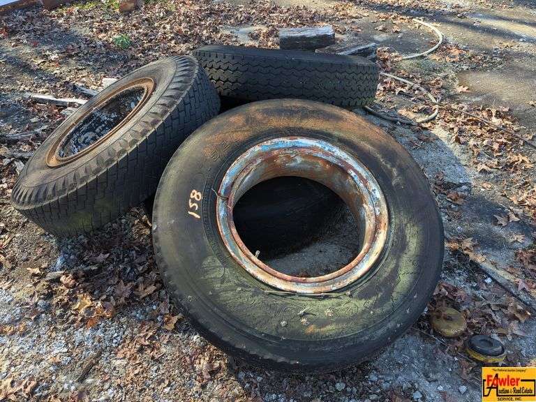 (5) Truck Tires, 10.00 R 20 image