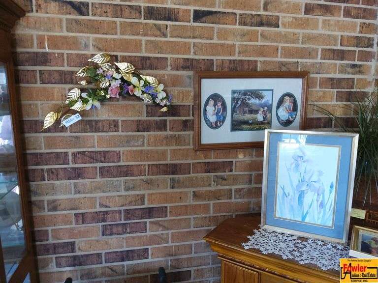 Metal Floral Vine & 2 Pictures image