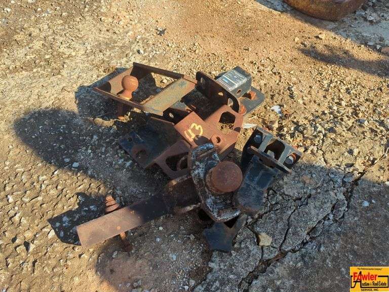 Trailer Hitch Receivers & Ball Mounts image