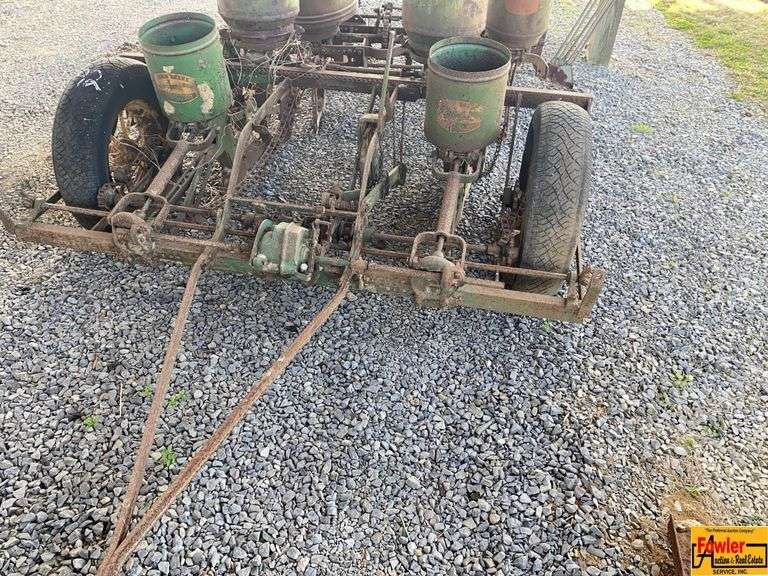 Pull-Type Corn Planter image