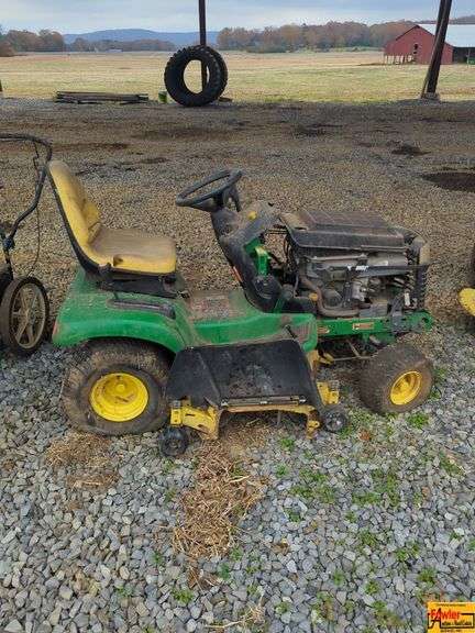 John Deere Riding Lawnmower image