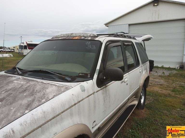 Eddie Bauer Ford Explorer for parts only - has no engine; Bill Of Sale Only image