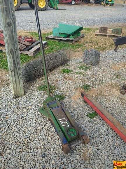 Hydraulic Floor Jack image