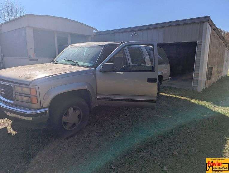 GMC 1500 Suburban with 254,180 Miles image