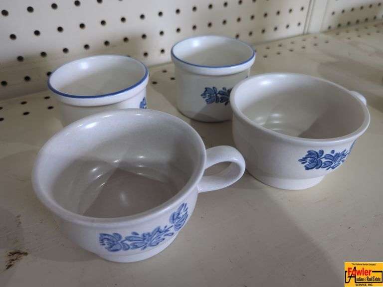 4 Vintage 1970s Pfaltzgraff Yorktowne Pieces (H323) image