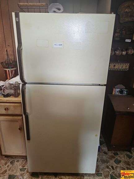 GE 18.2 cu. ft. No-Frost Refrigerator Freezer TBX18K image
