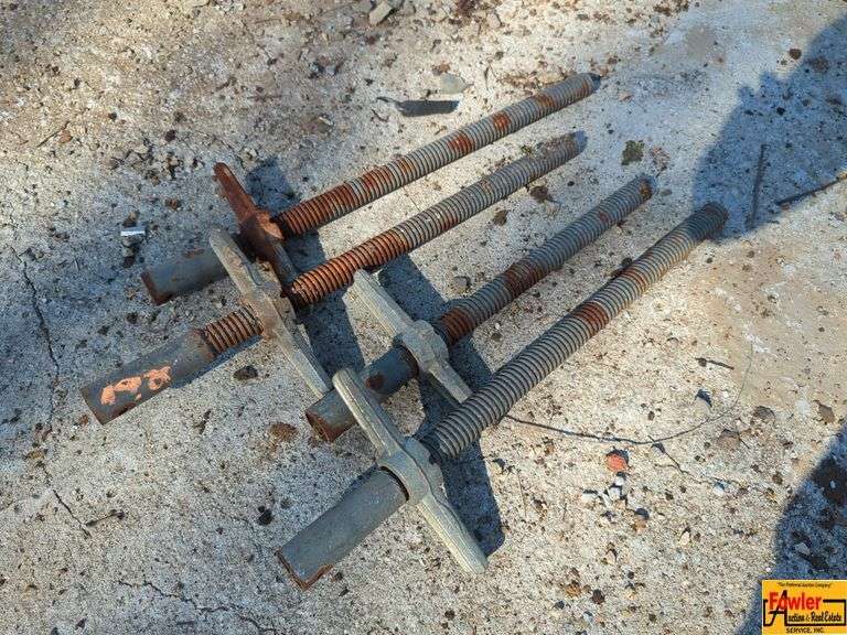 Scaffold Jacks image