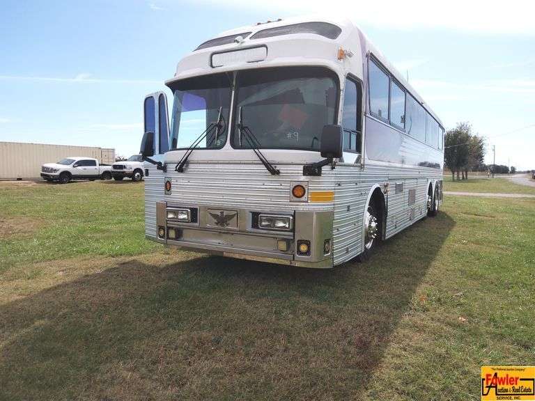 1985 Land Yacht Motorhome; VIN 6VF113210 image
