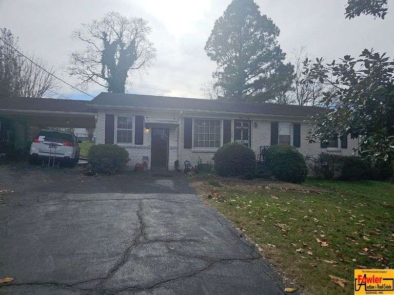 Quaint 3-Bedroom Brick Home & Lot On The Hill image