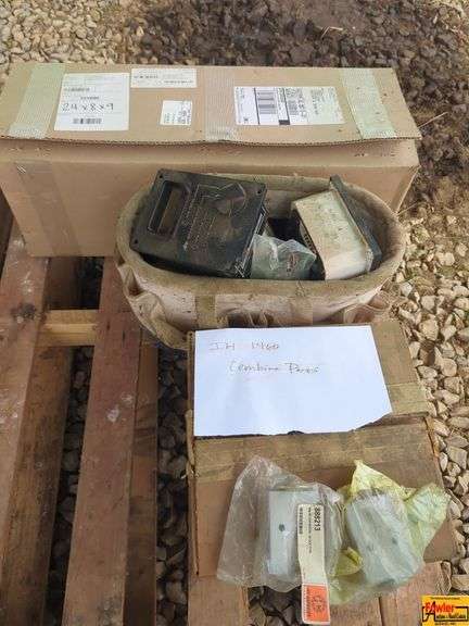 Combine IH 1460 Parts image