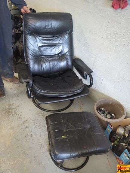 Leather Swivel Recliner Chair with Ottoman image