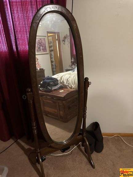 Oval Cheval Mirror image
