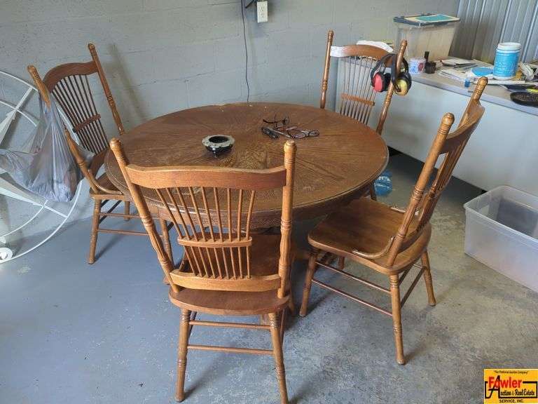 Round Dining Table With (4) Chairs image
