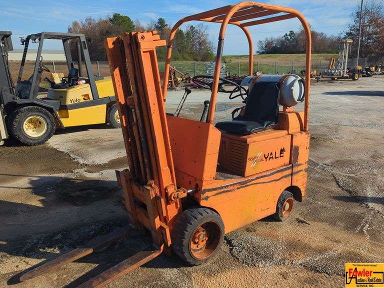 Yale Forklift, Model GC30; 3000 Lb. Capacity image