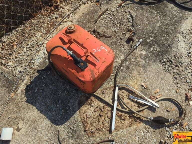 Portable Fuel Tank with Hose image