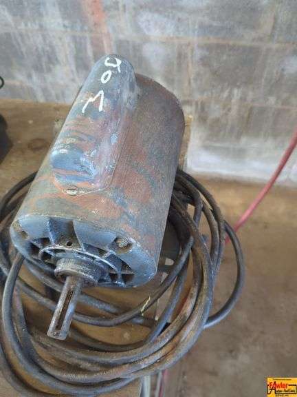 Reversible Electric Motor With Controller image