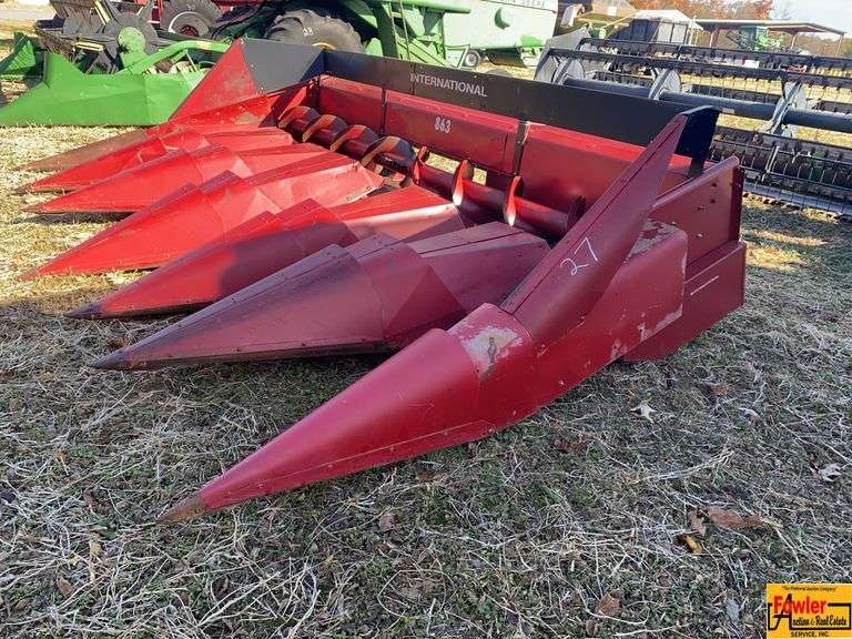 International 863 Corn Head image