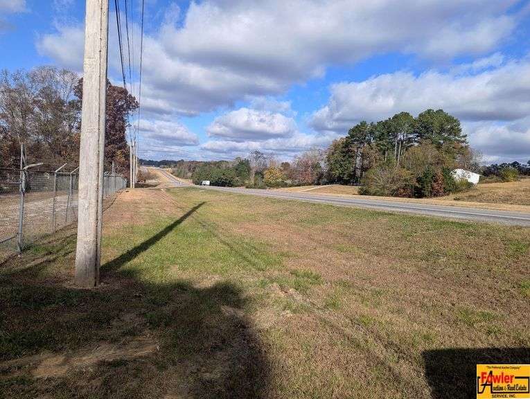 Vacant Commercial Building On 3.1 Acres± With Easy Highway Accessibility image