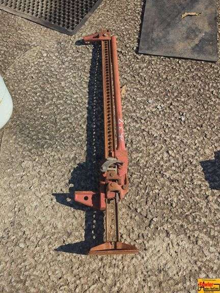 Heavy-Duty Ratcheting Farm Jack image