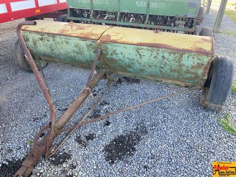 John Deere Fertilizer Spreader image