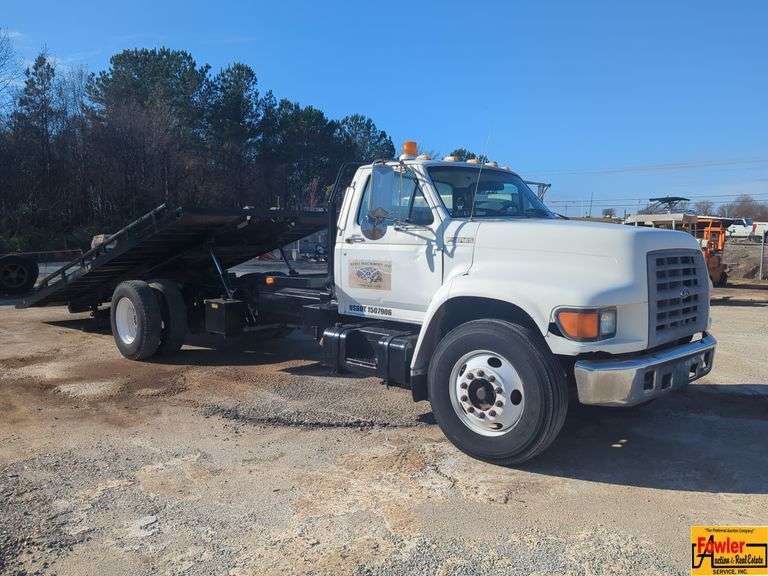 1998 Ford F800 Rollback Truck; VIN 1FDWF80C3WVA31705 (Titled); Roll-Off Not Included image