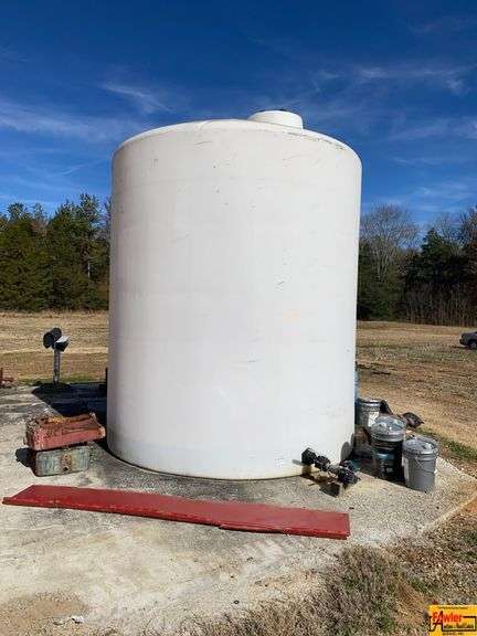5000-Gallon Poly Water Only Tank With Valve image