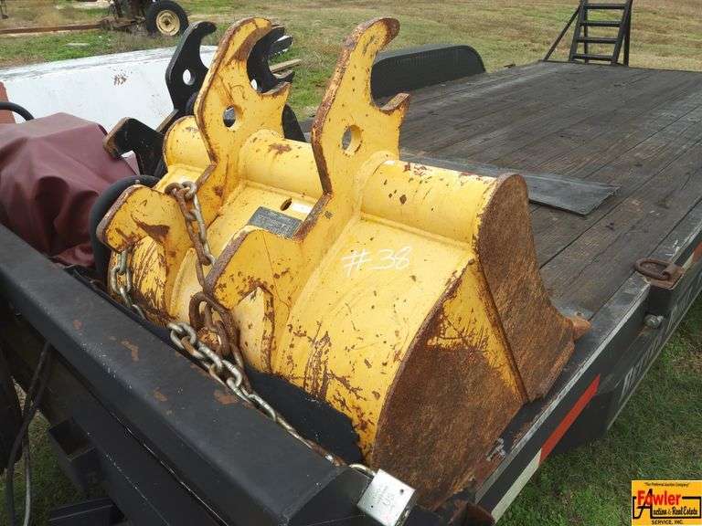 24" Backhoe Bucket, AT316558 (located on Lot #37-trailer) image