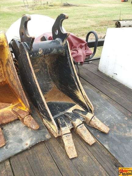 John Deere 12" Bucket, PXBU3XB001647 (located on Lot #37-trailer) image