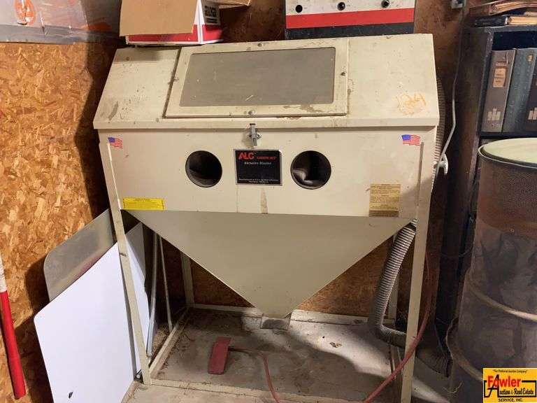 ALC Abrasive Blasting Cabinet With Dust Collector image