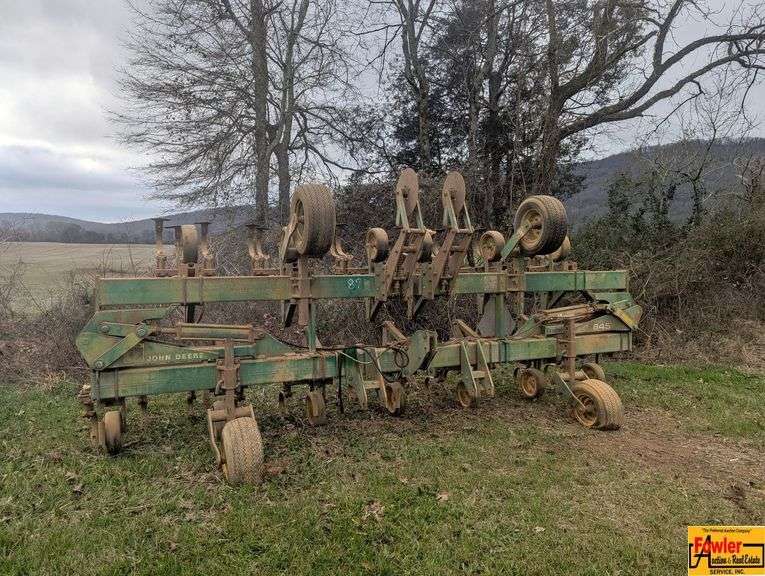 John Deere 12-Row Cultivator image