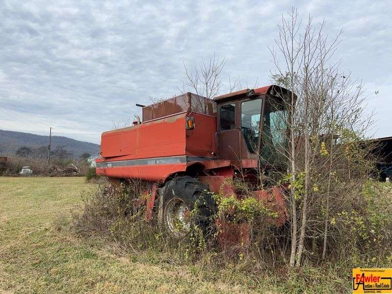 1690 IH Combine, for scrap image