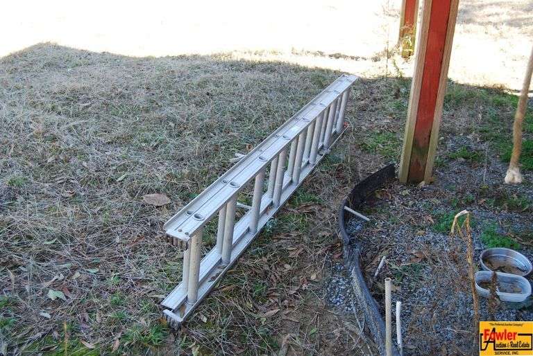 Aluminum Extension Ladder image