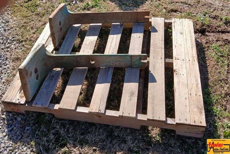 Weight Brackets For 20 Series John Deere Tractors image