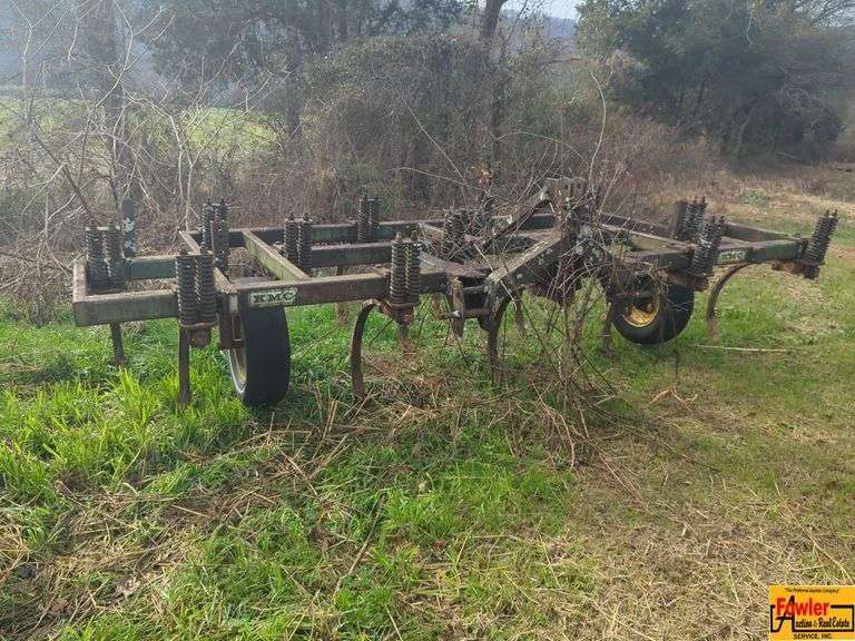 KMC 13-Shank Chisel Plow image