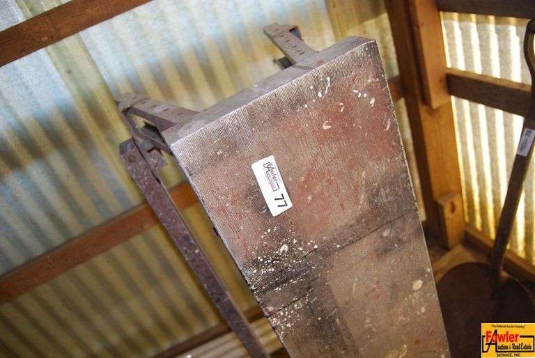 Metal Saw Stand image