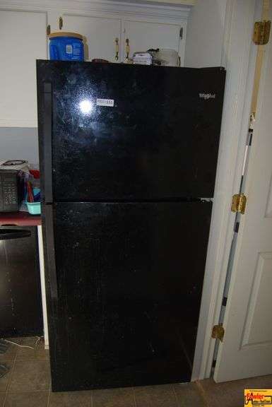 Whirlpool Black Refrigerator/Freezer Combo image