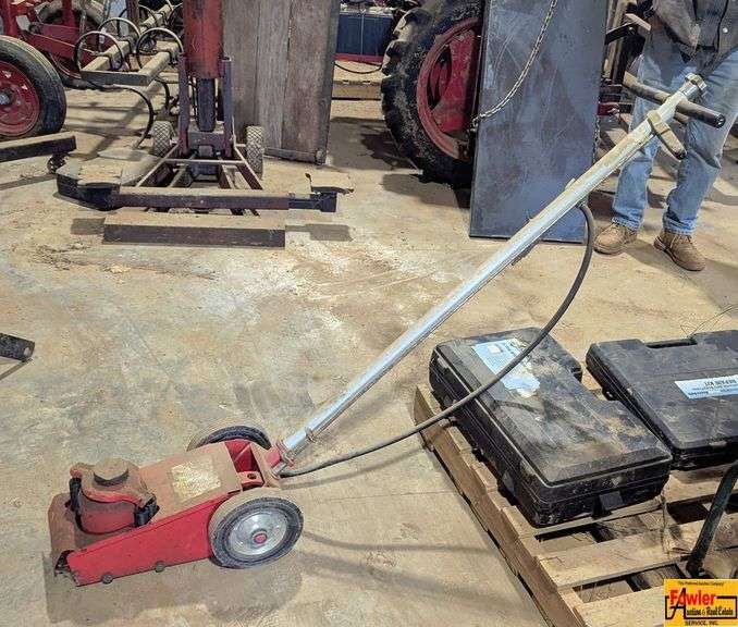 Hydraulic Jack image