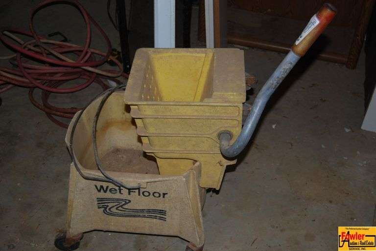 Commercial Wet Floor Mop Bucket with Wringer image