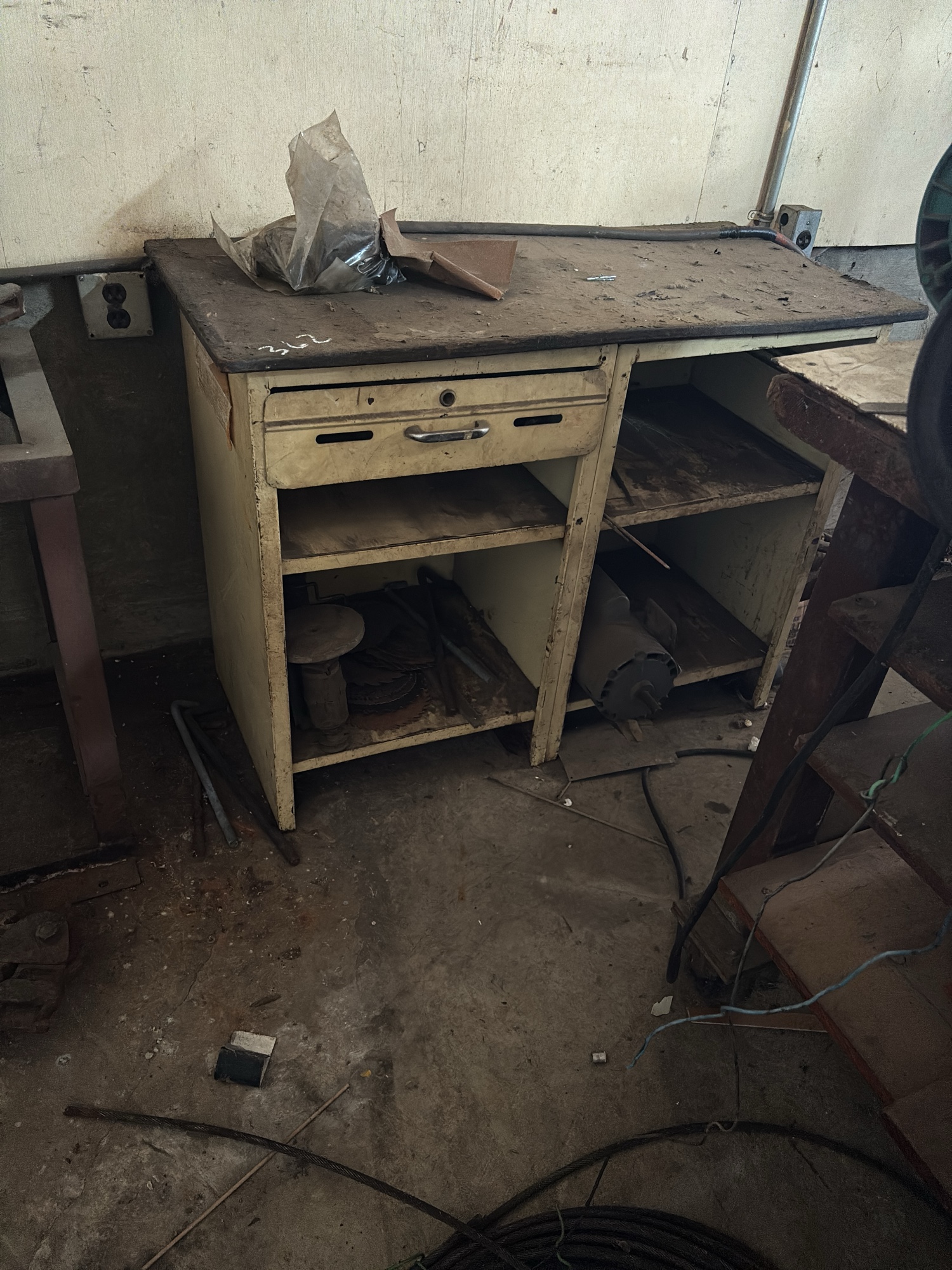 Trucks, Trailers, Metal Beams, Signs & More featured photo 281