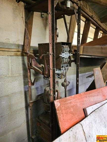 Restorable Visible Gas Pump with Parts