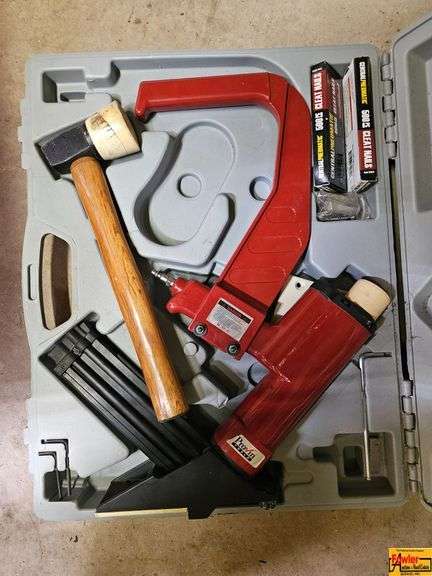 Pavin Pneumatic Framing Nailer with Mallet and Nails