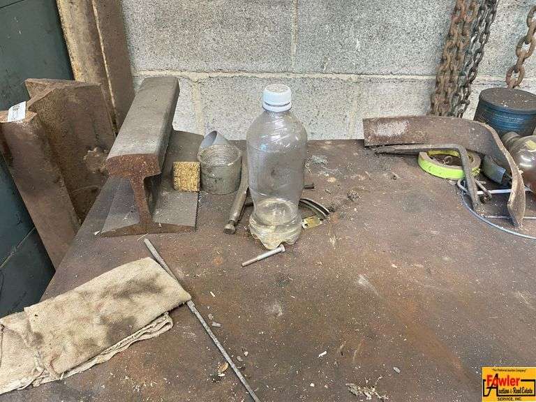 Heavy Duty Steel Work Bench with Vise