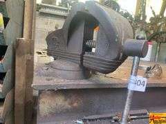 Heavy Duty Steel Work Bench with Vise